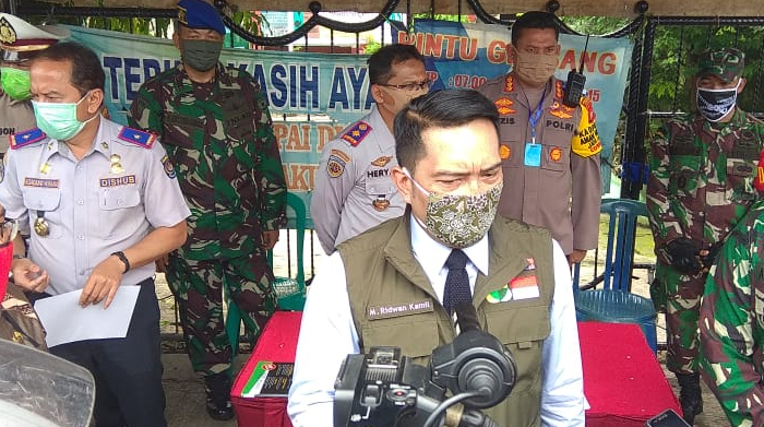 Gubernur Jawa Barat, Ridwan Kamil saat memberikan keterangan. (Foto: PMJ News).