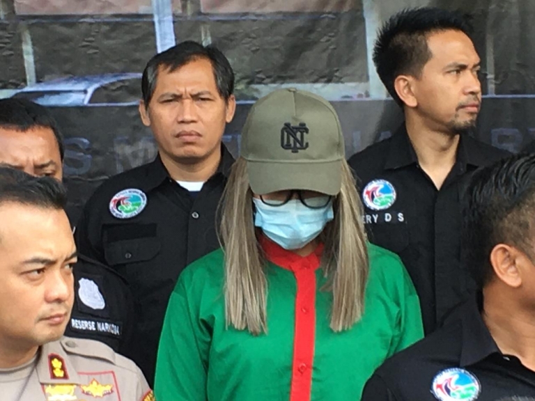Lucinta Luna saat diamankan Polres Jakarta Barat. (Foto : PMJ/Fjr). 