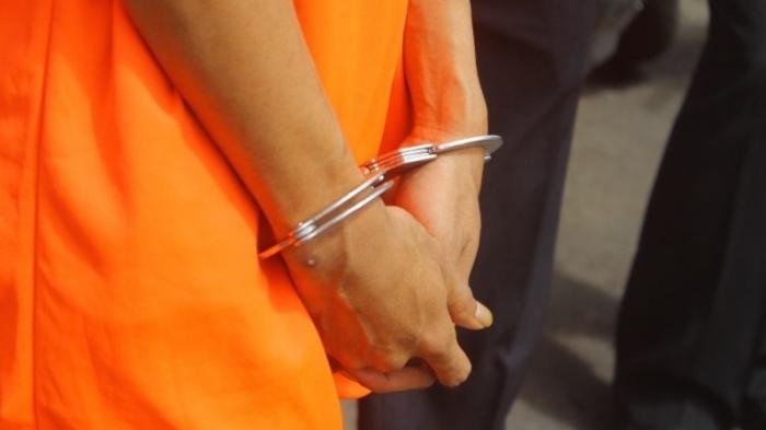 Tersangka kasus pencabulan terhadap anak di bawah umur di Bekasi menyerahkan diri ke polisi. (Foto: PMJ News/Ilustrasi).