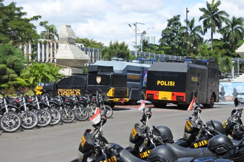 Pasukan pengamanan bersiaga di Polda Metro Jaya. (Foto : PMJ/Fjr). 