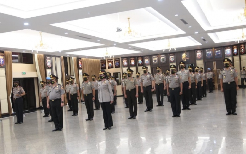 Kapolri Jenderal Idham Azis memimpin acara Korps Raport atau kenaikan pangkat bagi 46 perwira tinggi (Pati) Polri (Foto: PMJ News)