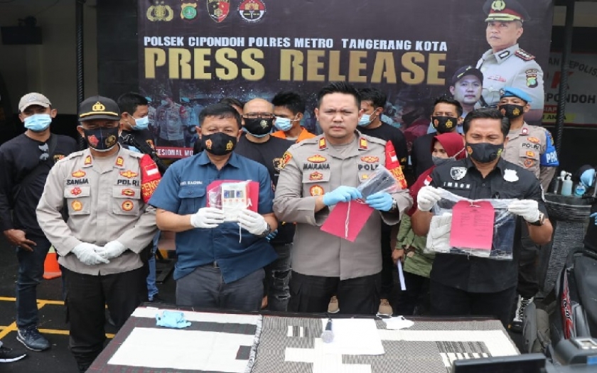 Pelaku penjambretan ponsel di Cipondoh, Kota Tanggerang, ditangkap. (Foto: PMJ News).