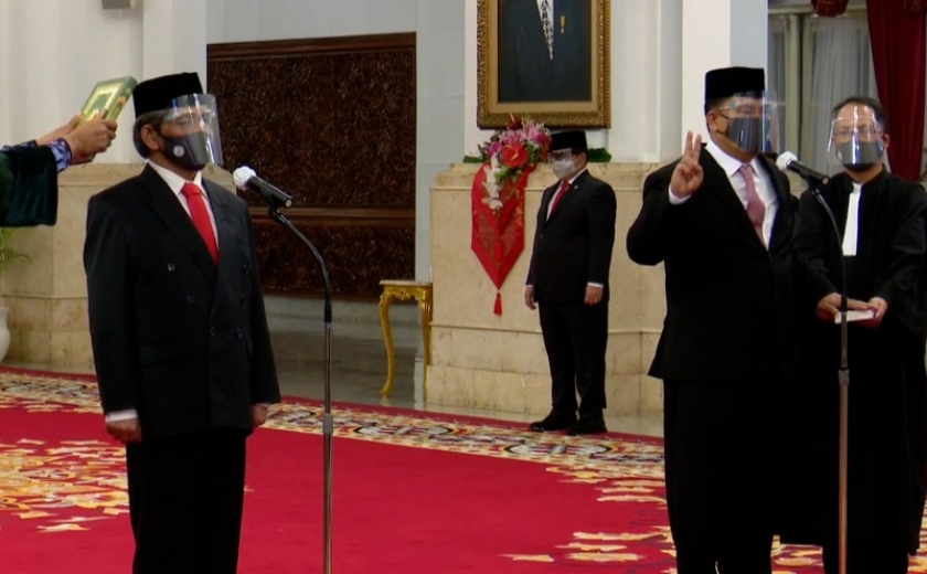 Presiden melantik Kepala BNN dan Kepala BRG. (Foto: PMJ News/YouTube Sekretaris Presiden).