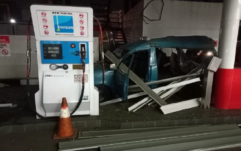 Ledakan terjadi di SPBU Kawasan Pondok Cina, Depok. Insiden tersebut berasal dari mobil angkot yang tengah mengisi BBG. (Foto: PMJ News).