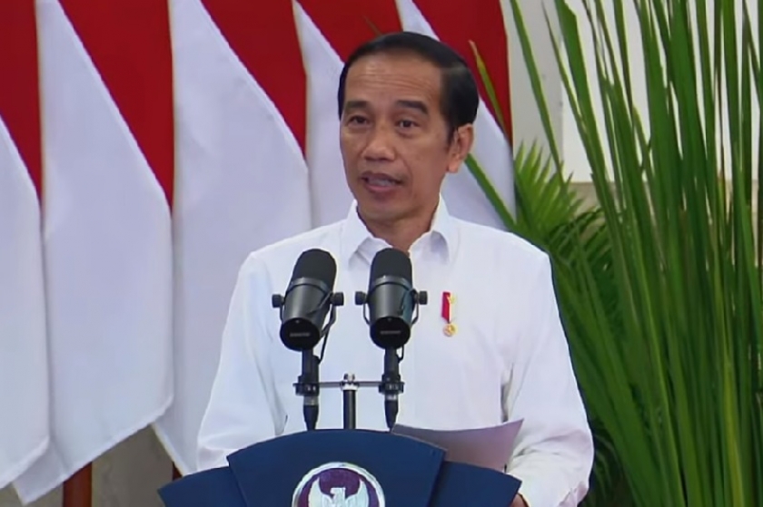 Presiden Jokowi memastikan 15 juta bulk atau konsentrat vaksin Covid-19 bakal tiba di Indonesia pekan depan. (Foto: PMJ News/YouTube Setpres).