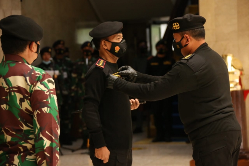 Kapolri Jenderal Idham Azis saat upacara penghargaan. (Foto : PMJ). 