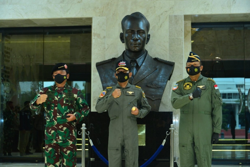 Kapolri Jenderal Idham Ais foto bersama. (Foto : PMJ). 