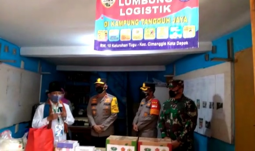 Wakapolda Metro Jaya, Brigjen Pol Hendro Pandowo menyambangi Kampung Tangguh Jaya di wilayah RW 10, Kelurahan Tugu, Kota Depok. (Foto: PMJ News/Hadi).