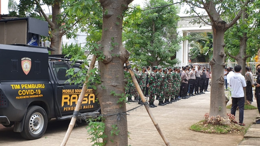 Polri dan TNI bersiap-siap di Ponpes Darul Quran Cipondoh. (Foto : PMJ/Ist). 