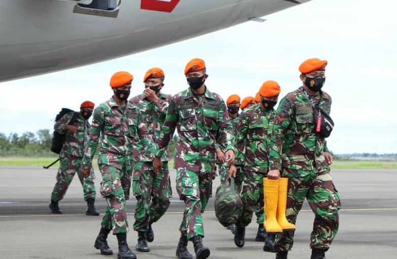 Personel TNI Angkatan Udara diberangkatkan ke Sulawesi Barat bantu evakuasi gempa bumi. (Foto: PMJ News/Instagram @militer.udara).