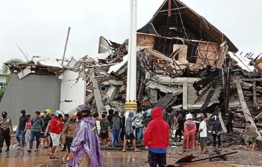 Sebanyak 34 orang meninggal akibat gempa di Mamuju dan Majene, Sulawesi Barat. (Foto: PMJ News/Instagram @pengingat.sebelum.mati).
