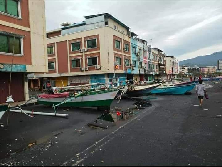 Kawasan Mega Mas dan Mal Manado Town Square (Mantos) yang dihantam Gelompang Pasang. (Foto : PMJ/Ist). 