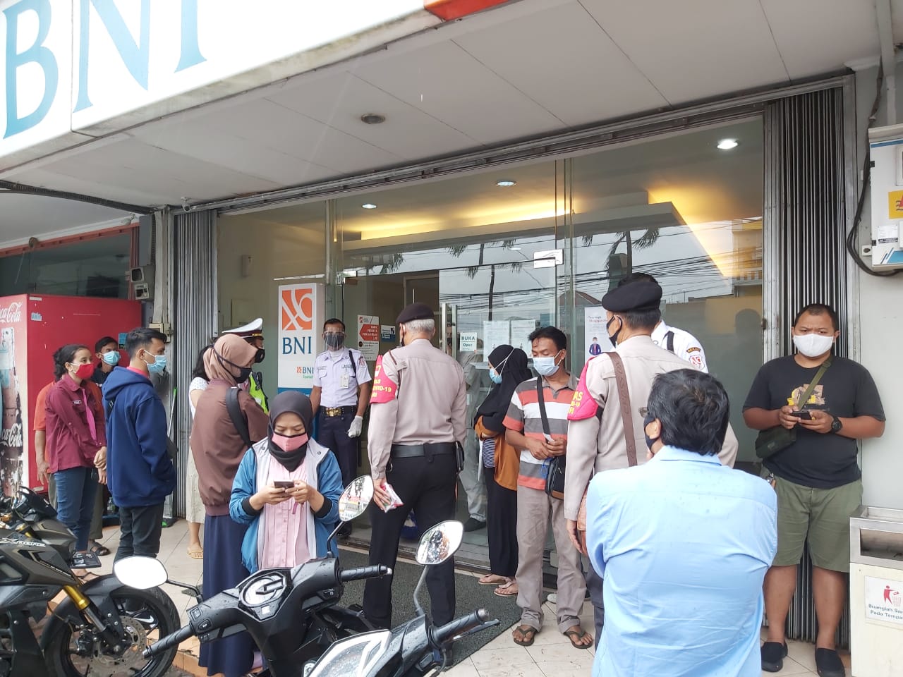 Operasi penegakan peningkatan displin terhadap penerapan protokol kesehatan di Medan Satria, Bekasi Kota. (Foto: PMJ News). 