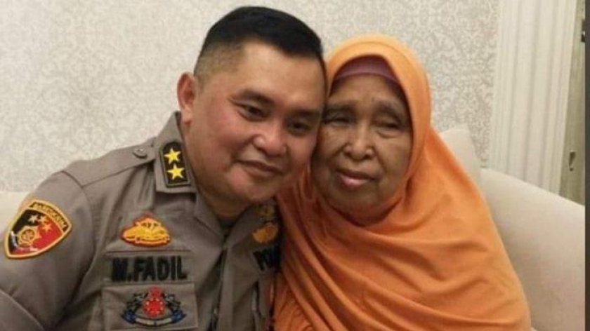 Kenangan Kapolda Metro Irjen Pol Fadil Imran bersama sang bunda, (Dokumentasi pribadi/ PMJ)