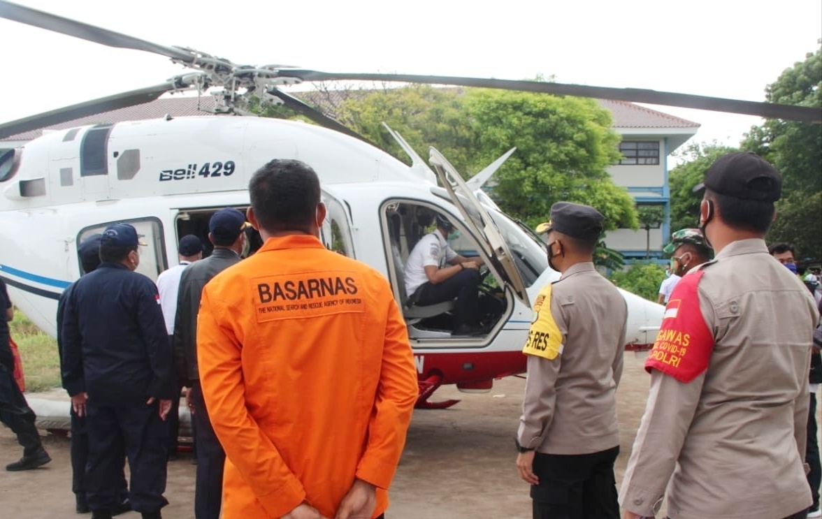 Kunker Menhub Budi Karya Sumadi bersama rombongan, monitoring Tim Evakuasi Pencarian Korban Pesawat Sriwijaya Air SJ-182. (Foto: PMJ News). 