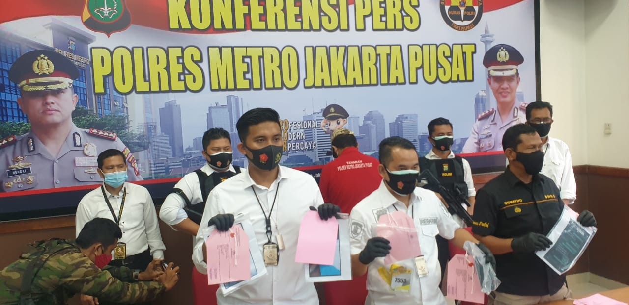 Pernyataan Kasat Reskrim Polres Jakarta Pusat AKBP Burhanuddin dan jajarannya. (Foto: PMJ News)