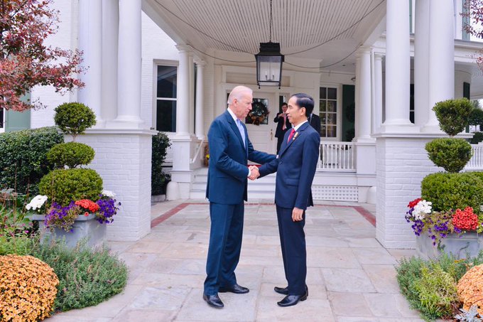 Presiden Jokowi saat bertemu dengan Joe Biden. (Foto: PMJ News/Instagram @jokowi).