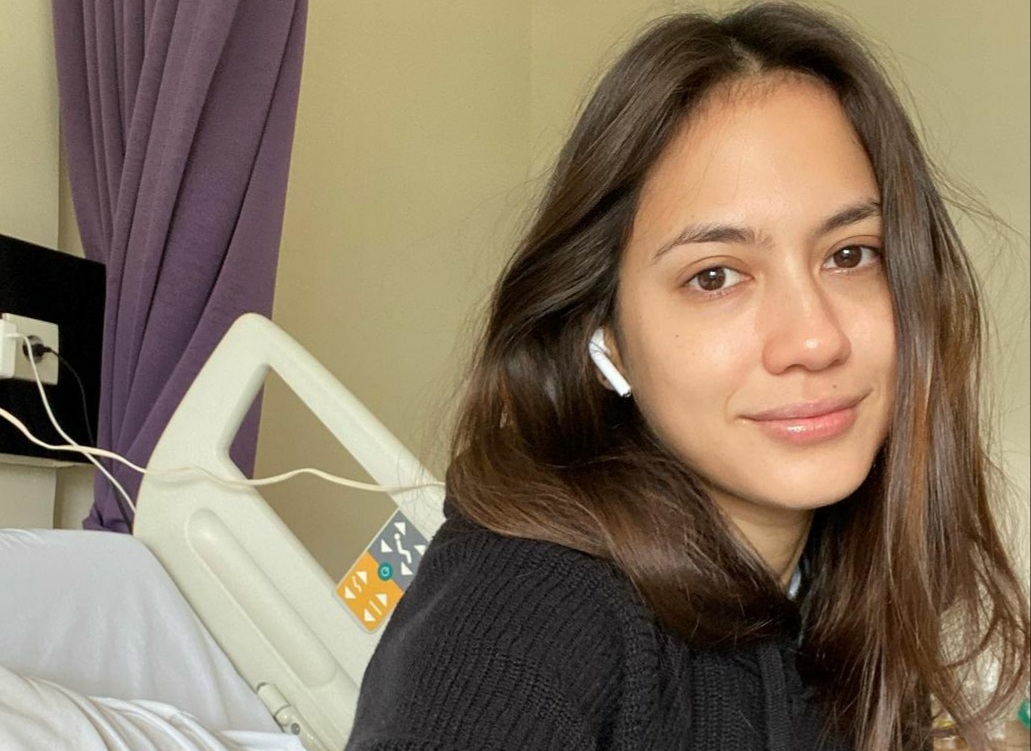 Pevita Pearce ketika dirawat di Rumah Sakit karena terinfeksi Covid-19. (Foto:PMJ News/Instagram)
