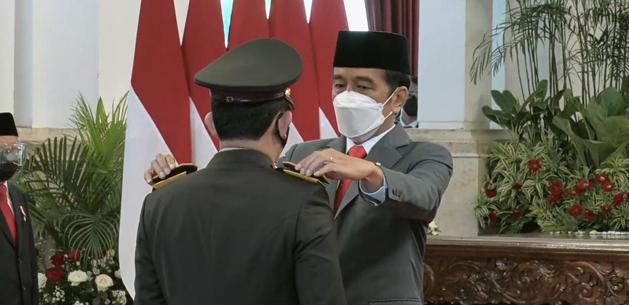 Pelantikan Kapolri Listyo Sigitu Prabowo oleh Presiden Jokowi. (Foto: PMJ/ Tangkapan layar YouTube Setpres)