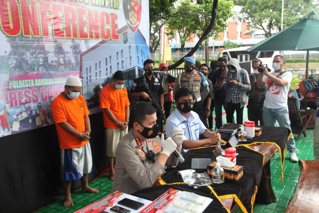 Keterangan Kapolresta Bandara Soekarno-Hatta Kombes Pol Adi Ferdian Saputra dan jajarannya. (Foto: PMJ News). 