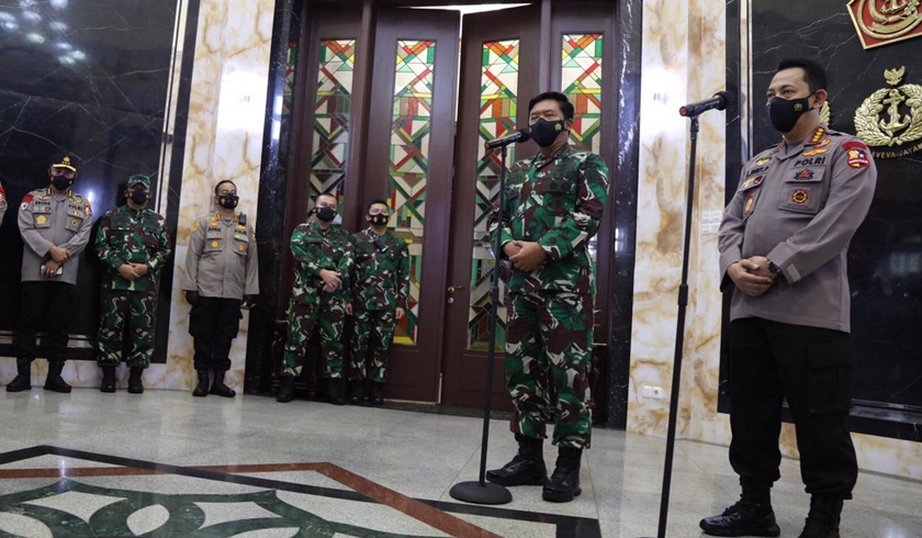 Kapolri Jenderal Listyo Sigit Prabowo menemui Panglima TNI Marsekal Hadi Tjahjanto. (Foto: PMJ News).
