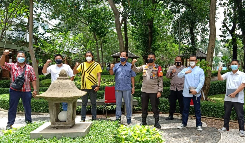 Polrestro Jakarta Selatan menggelar sosialisasi pencegahan Covid-19 di Apartemen Tangguh Jaya Kalibata City. (Foto: PMJ News).