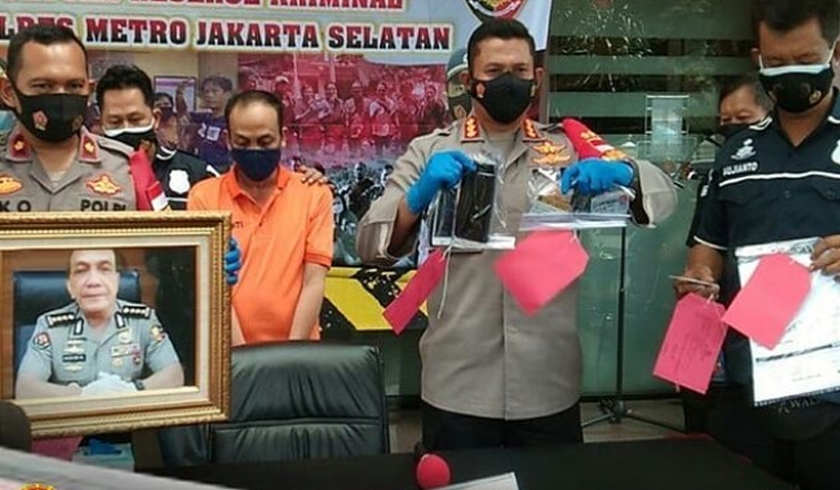 Polres Metro Jakarta Selatan menggelar perkara kasus Penipuan dengan mengaku sebagai anggota Polri. (Foto: PMJ News/Instagram @polres_metro_jakartaselatan).