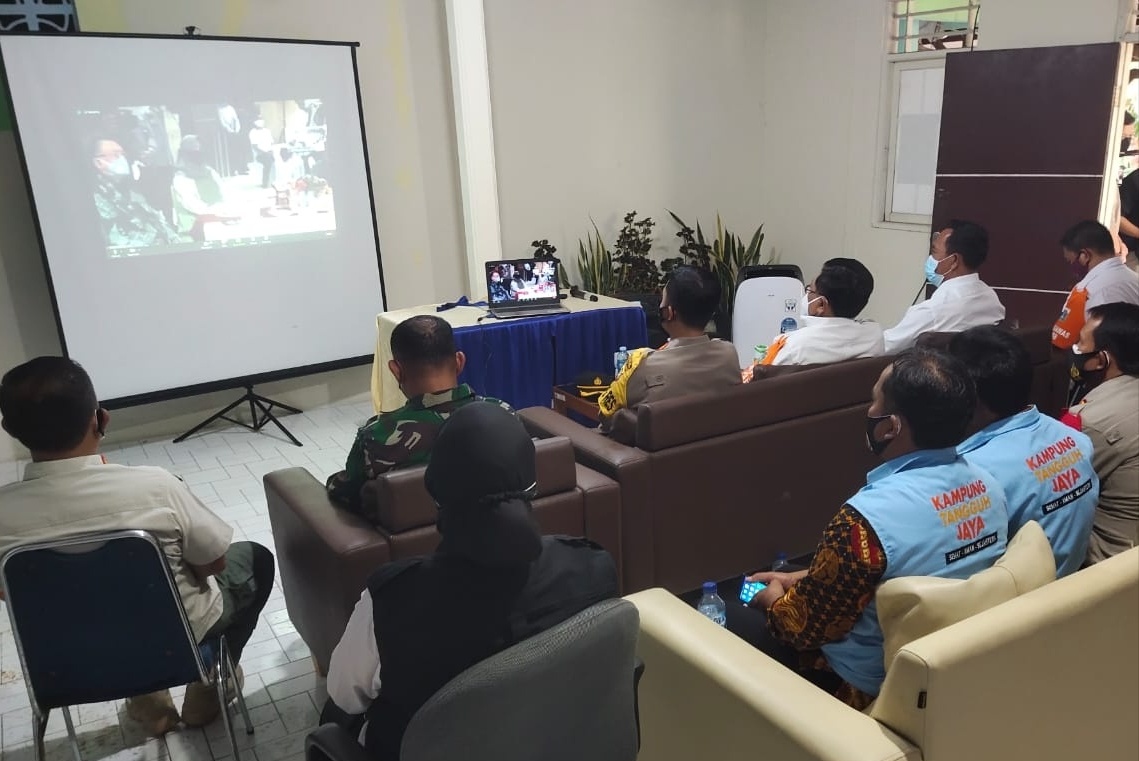 Jajaran Polres Kepulauan Seribu mengikuti acara launching gerakan ‘Jakarta Bermasker’. (Foto: PMJ News). 