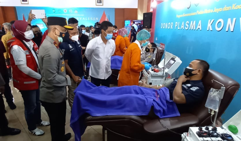 Polda Metro Metro Jaya menyelenggarakan Gerakan Donor Plasma Konvaselen untuk pasien Covid-19. (PMJ News).