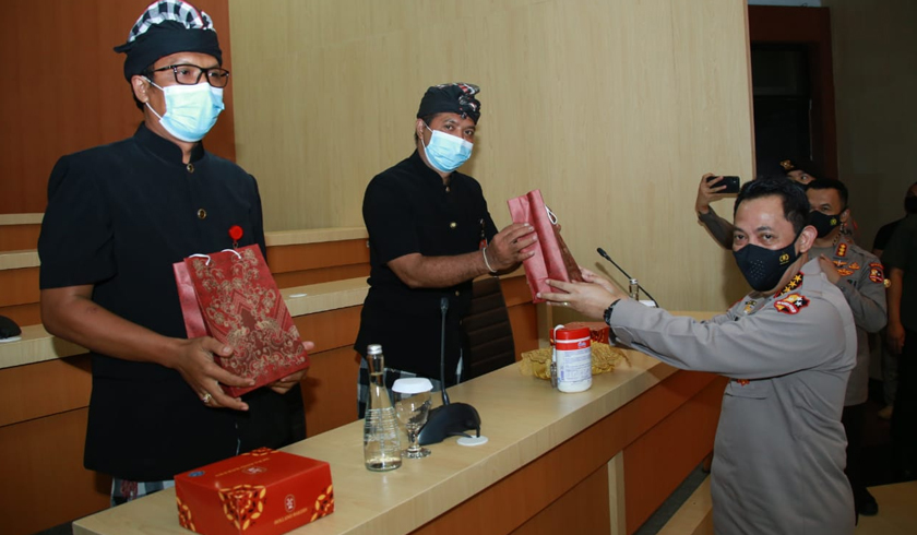 Kapolri Jenderal Listyo Sigit Prabowo dalam kunjungannya ke Polda Bali. (Foto: PMJ News).