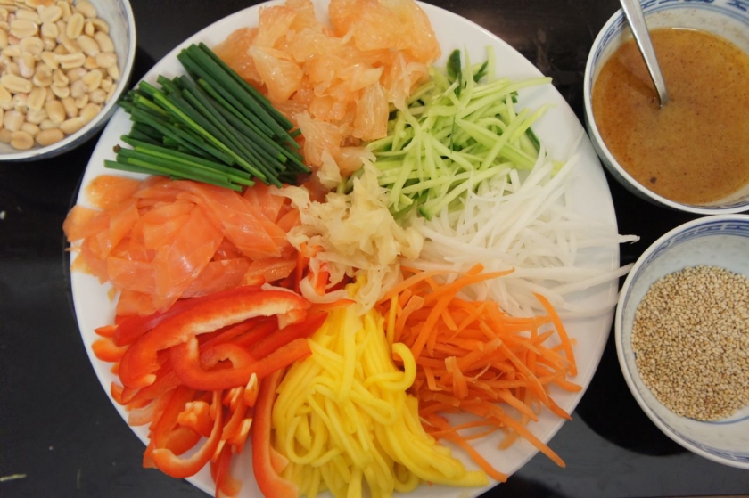 Salad Yu Sheng menjadi salah satu menu andalan Imlek. (Foto:PMJ News/doknet)
