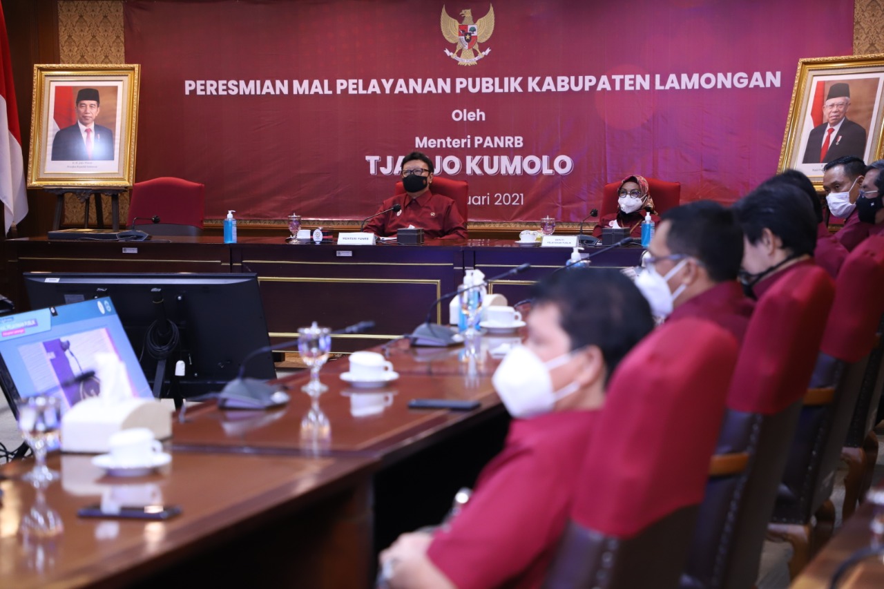 Menteri PAN-RB Tjahjo Kumolo saat rapat di Lamongan. (Foto ; PMJ/Ist).  