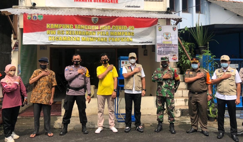 Dirkrimsus Polda Metro Jaya, Kombes Pol Auliansyah Lubis saat mengunjungi kampung Tangguh Jaya di Kecamatan Pancoran. (Foto: PMJ News/Nia).