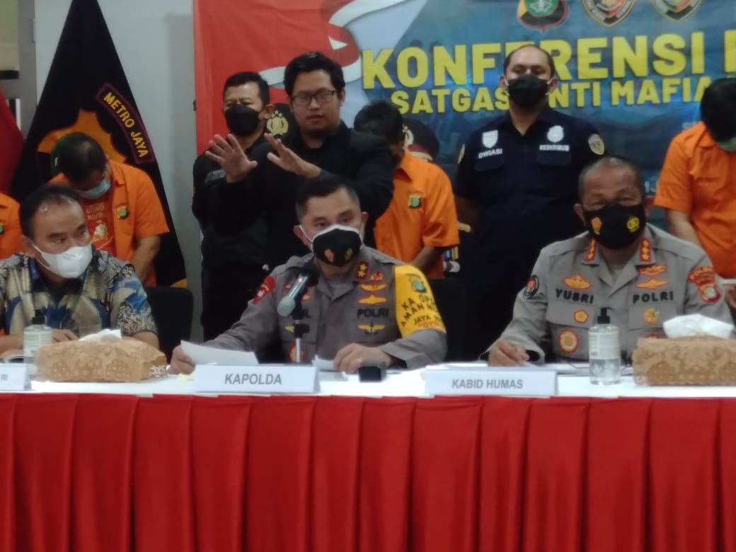 Keterangan Kapolda Metro Jaya, Irjen Pol Muhammad Fadil Imran dan jajarannya soal kasus mafia tanah. (Foto: PMJ News/ Yenni). 