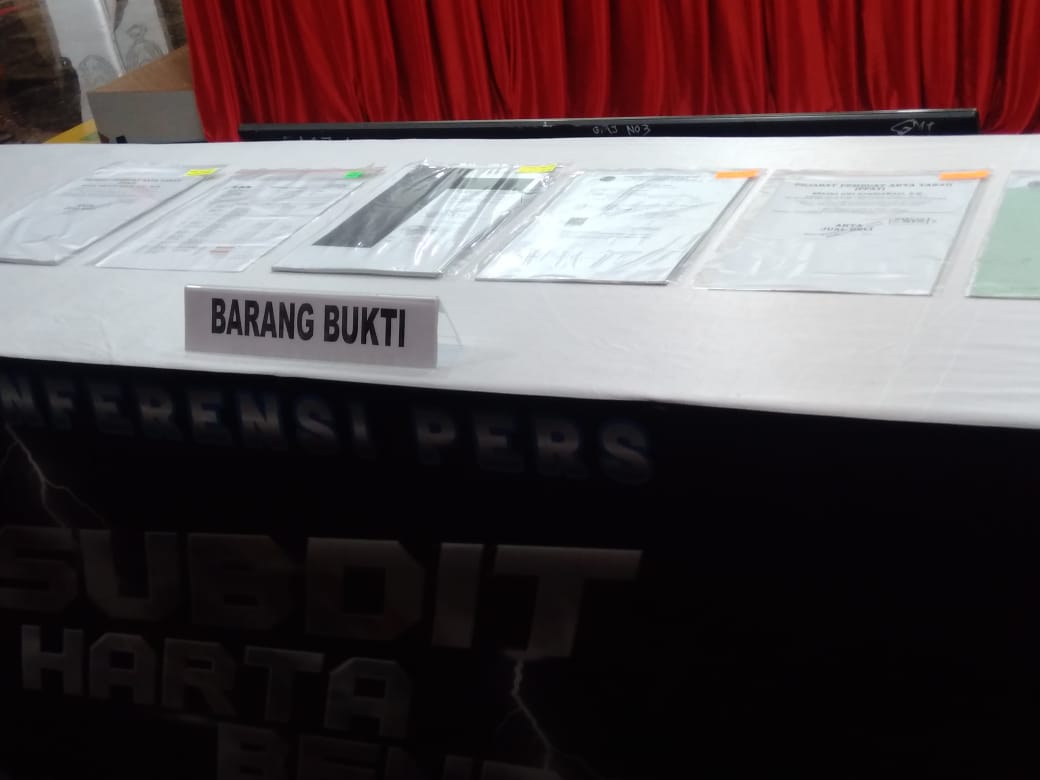 Barang bukti kasus mafia tanah. (Foto: PMJ News/ Yenni). 