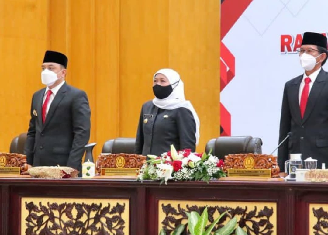 Sertijab Wali Kota dan Wakil Wali Kota Surabaya Eri Cahyadi dan Armuji. (Foto: Instagram Khofifah). 