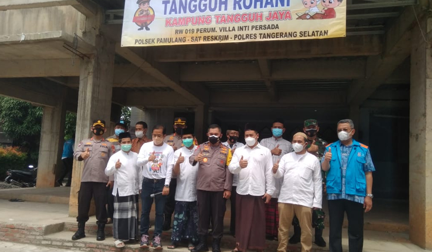 Kapolda Metro Jaya, Irjen Pol Fadil Imran meresmikan Kampung Tangguh Jaya di RW 19 Villa Inti Persada, Pamulang, Tangerang Selatan. (Foto: PMJ News).