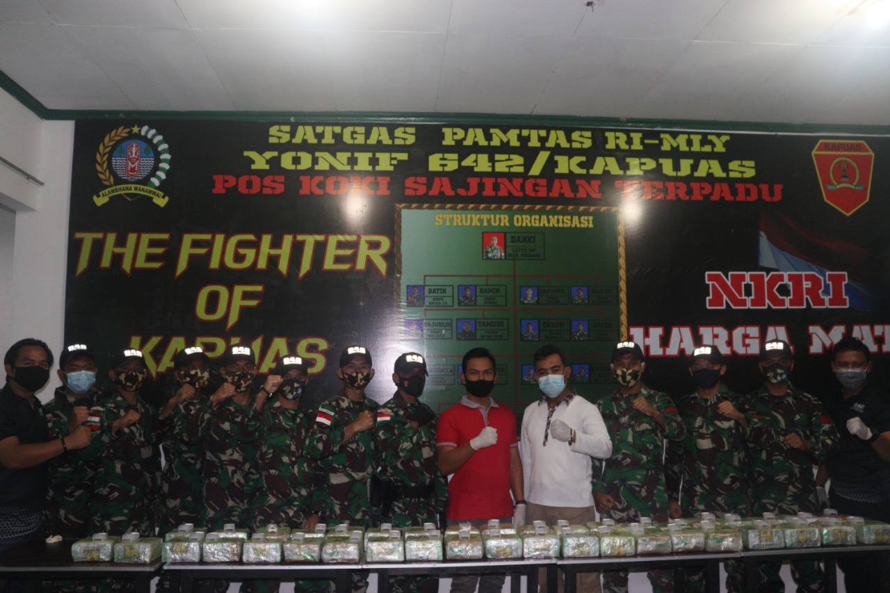 Personel TNI sukses menggagalkan peredaran narkoba di wilayah perbatasan. (Foto: PMJ News). 