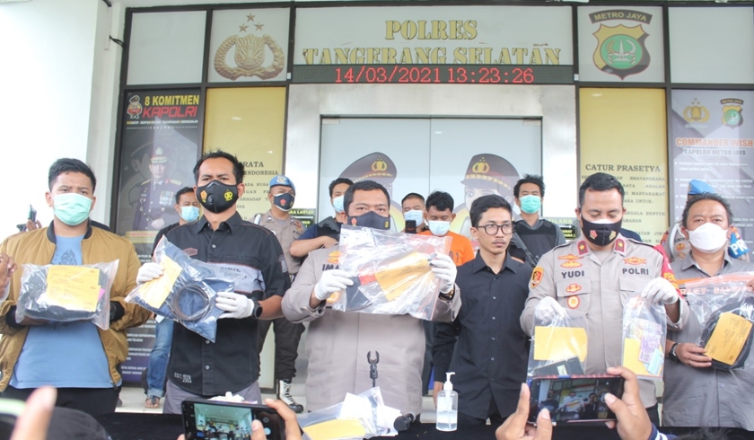 Polres Tangerang Selatan menggelar perkara kasus pembunuhan terhadap pasutri WN Jerman di Serpong. (Foto: PMJ News).