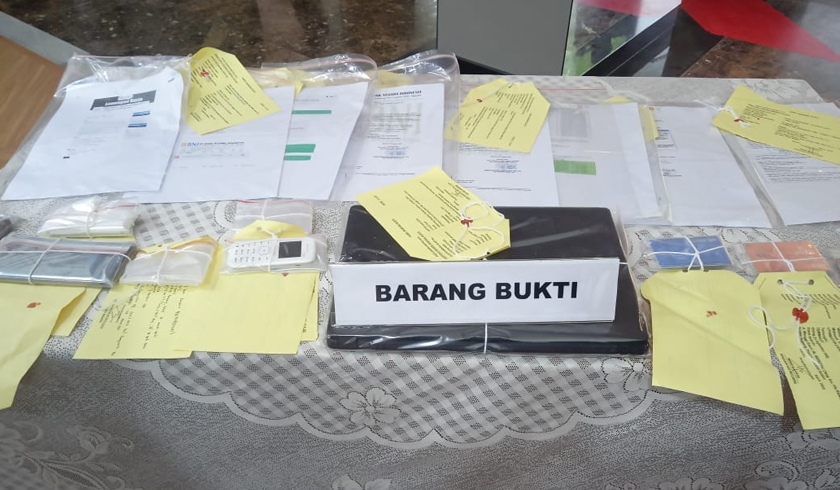 Barang bukti kasus penipuan berkedok rekrutmen Bank BNI yang diamankan Polda Metro Jaya. (Foto: PMJ News/Yeni).