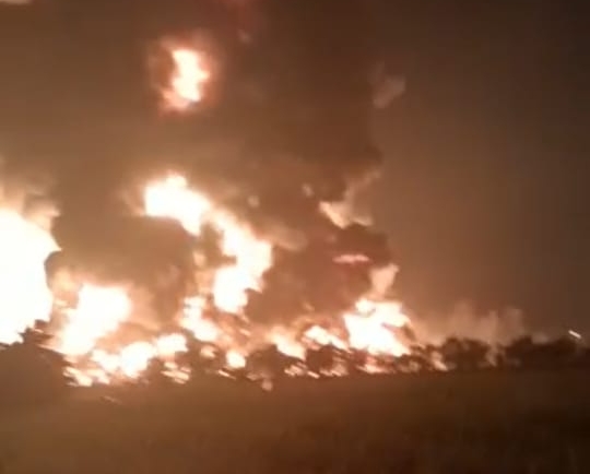 Kebakaran di kilang minyak Balongan milik Pertamina. (Foto: Istimewa)