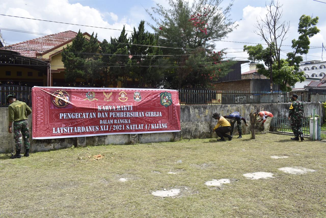 Latsitardanus ke-41 melaksanakan kegiatan renovasi gereja, masjid dan rumah tak layak di Kota Medan, Sumatera Utara. (Foto: PMJ News). 
