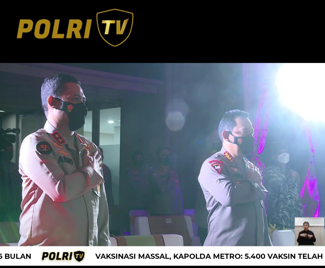 Kapolri bersama Kadiv Humas Polri di peluncuran Polri TV Radio. (Foto ; PMJ/Tangkapan Layar). 