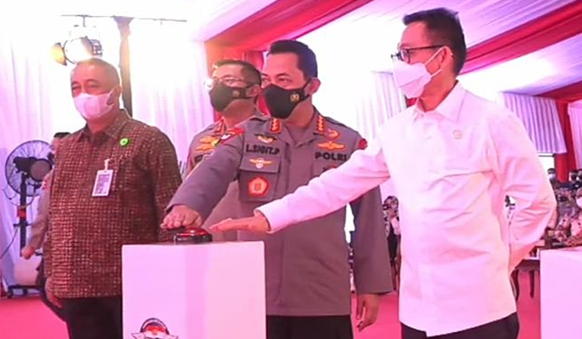 Kapolri Jenderal Listyo Sigit Prabowo meluncurkan aplikasi SIM Nasional Presisi (SINAR) di Satpas SIM Polda Metro Jaya. (Foto: PMJ News/Yeni).