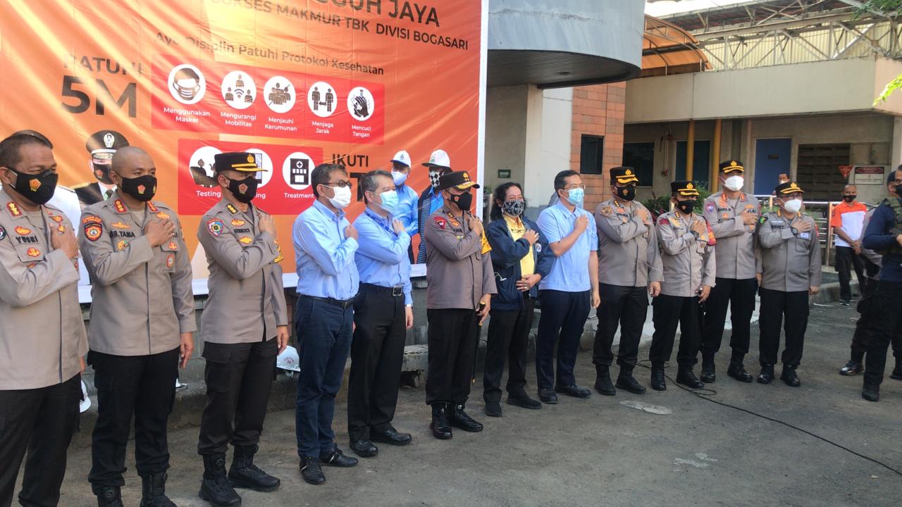 Kapolda Metro Jaya bersama jajarannya di Kampung Tangguh. (Foto : PMJ/Mar). 