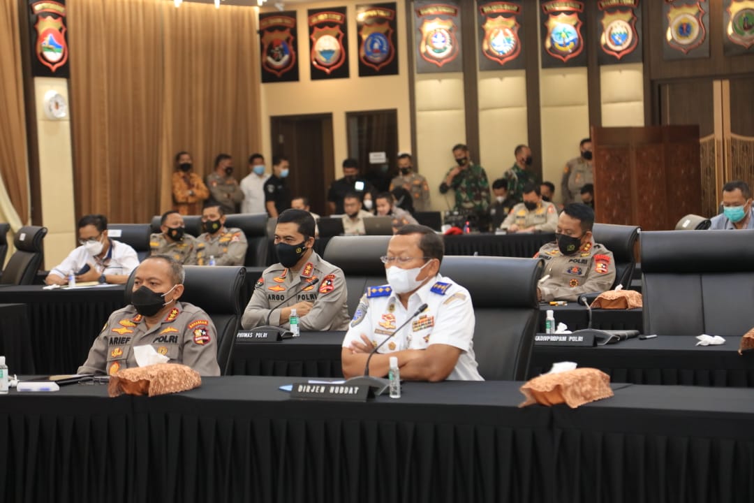 Rapat lintas sektoral kesiapan menghadapi Idul Fitri 1442 H yang dihadiri oleh Jajaran TNI-Polri serta kementerian. (Foto: PMJ News). 