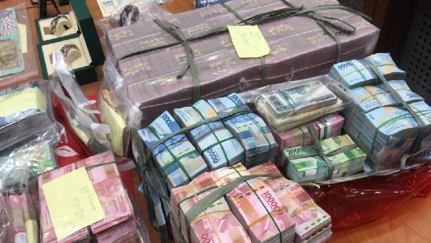 Barang bukti pengungkapan kasus investasi ilegal EDC Cash yang diamankan Bareskrim Polri. (FotoPMJ News/Yeni).