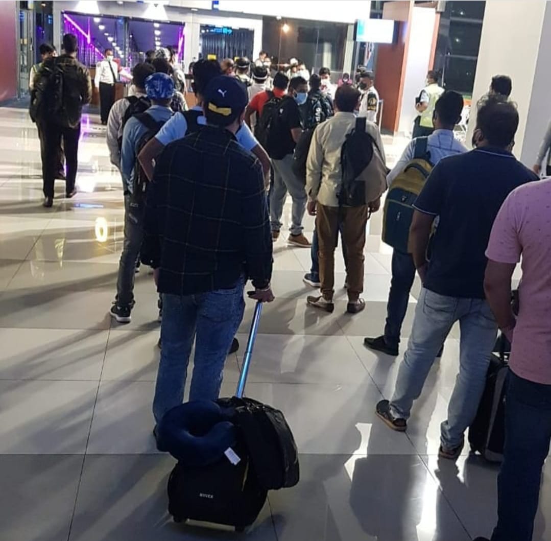 WNA India siap dideportasi di Bandara Soetta. (Foto: Instagram Humas Polres Soetta).