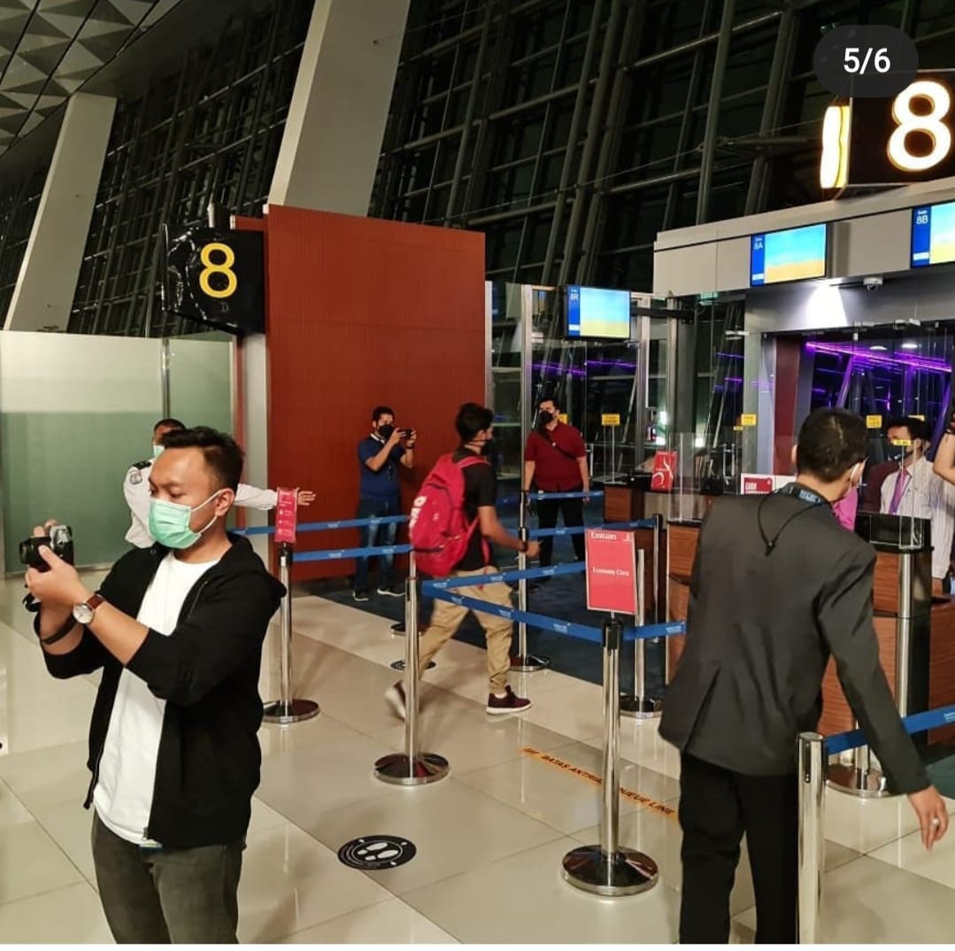 WNA India dideportasi di Bandara Soetta. (Foto: Instagram Polresta Soetta)