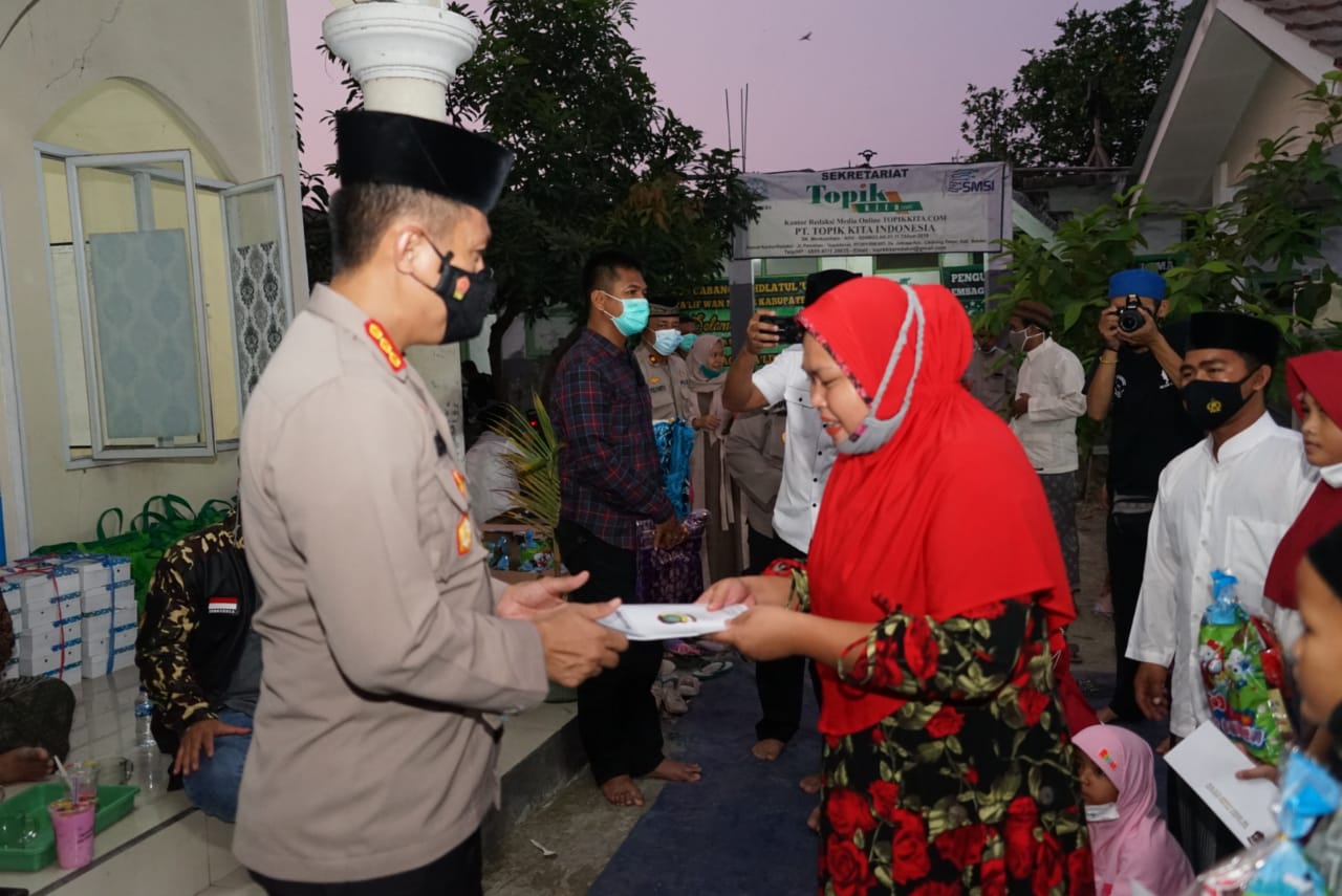 Pelaku UMKM juga mendapatkan bantuan dari Polrestro Bekasi. (Foto: PMJ News)